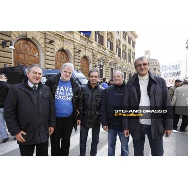 Manifestazione delle Categorie Ippiche davanti al Ministero dell\'Economia e delle Finanze Roma, 1 febbraio 2013 ph.Stefano Grasso
