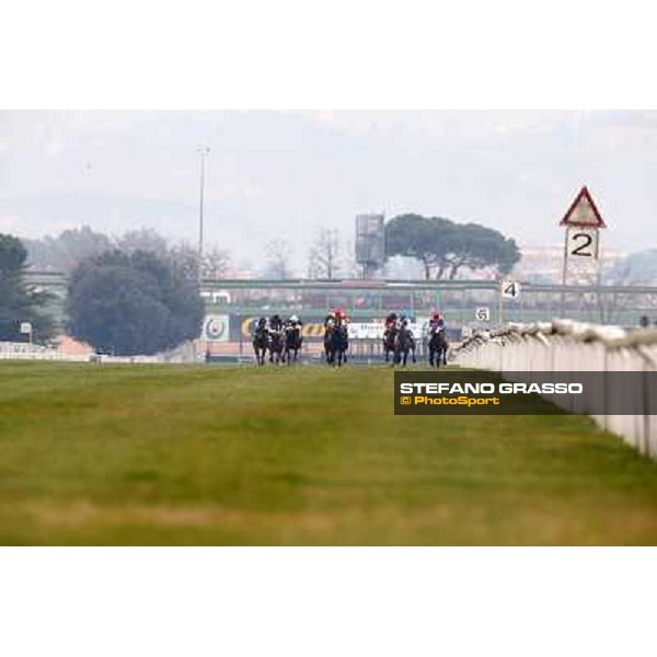Racing - The straight of Capannelle racecourse - Cloud wins the race Rome, Capannelle racecourse, 1st march 2013 ph.Stefano Grasso
