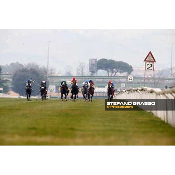 Racing - The straight of Capannelle racecourse - Cloud wins the race Rome, Capannelle racecourse, 1st march 2013 ph.Stefano Grasso