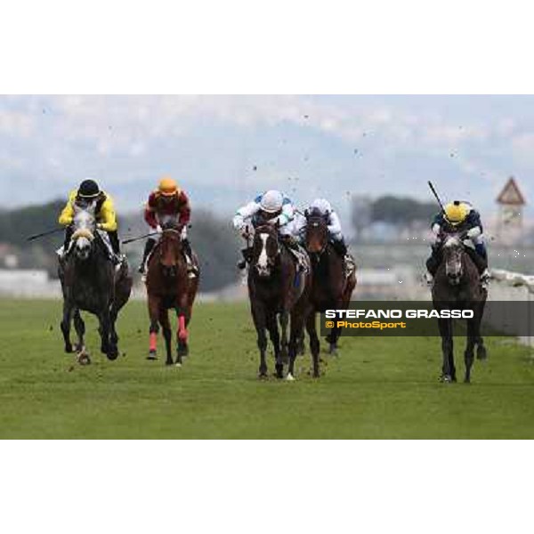 Mirco Demuro on Chiara Wells wins the Premio Don II beating Fabio Branca on Malagenia Roma - Capannelle racecourse, 17th march 2013 ph.Stefano Grasso