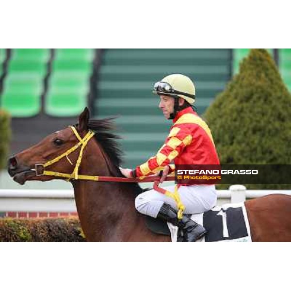 Luca Maniezzi on Clorofilla wins the Premio Sinni Roma - Capannelle racecourse, 17th march 2013 ph.Stefano Grasso
