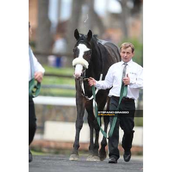 Vedelago and his groom after winning the Premio Gentlewave Rome - Capannelle racecourse,1st april 2013 ph.Stefano Grasso