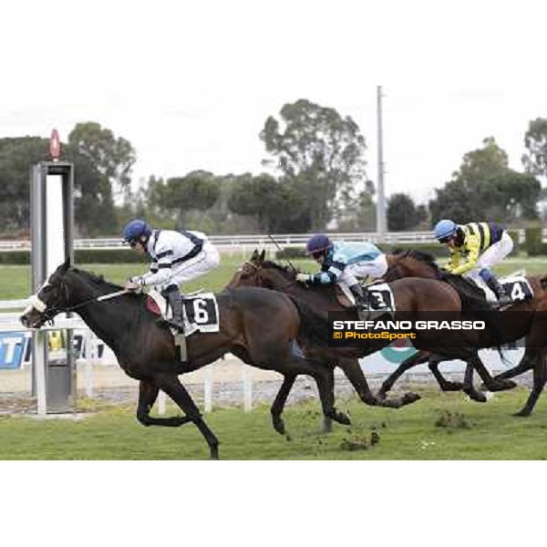 Vedelago and Mario Esposito win the Premio Gentlewave Rome - Capannelle racecourse,1st april 2013 ph.Stefano Grasso