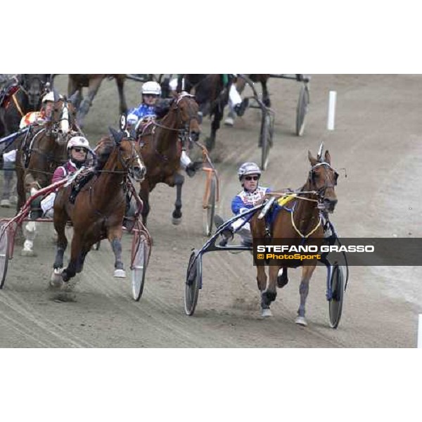 Lutfi Kolgijini with King Cobra, winner of GB-loppet - final, enter 2nd, in the straight. at his left Bean Streep Stockholm-Solvalla 28th may 2005 ph. Stefano Grasso