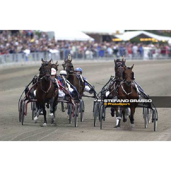 Ove Ohlsson with Bellman Toll, winner of Sweden Cup Sony Ericcson, leads the group at the first turn Stockholm-Solvalla 28th may 2005 ph. Stefano Grasso