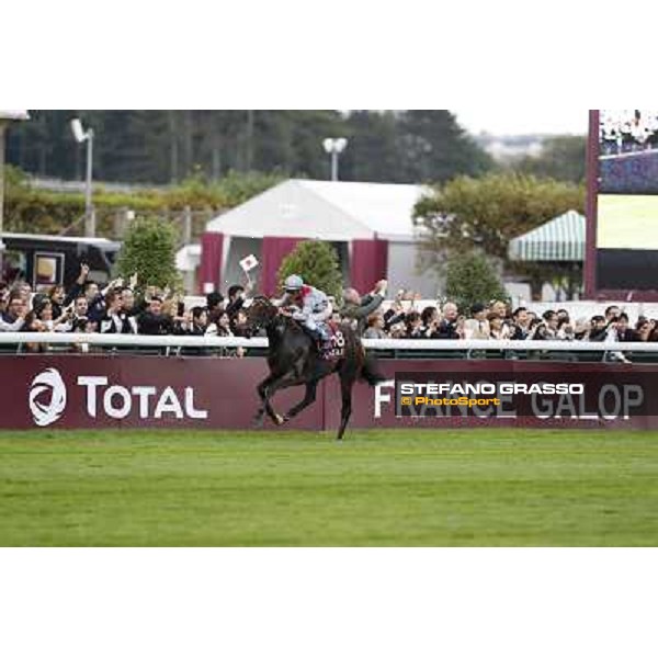 Thierry Jarnet and Treve win the Qatar Prix de l\'Arc de Triomphe Paris,Longchamp racecourse,6th oct,2013 ph.Stefano Grasso