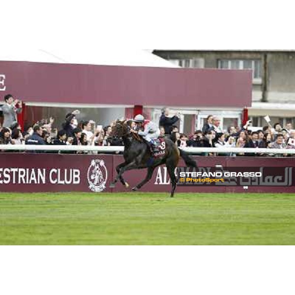 Thierry Jarnet and Treve win the Qatar Prix de l\'Arc de Triomphe Paris,Longchamp racecourse,6th oct,2013 ph.Stefano Grasso