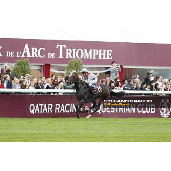 Thierry Jarnet and Treve win the Qatar Prix de l\'Arc de Triomphe Paris,Longchamp racecourse,6th oct,2013 ph.Stefano Grasso