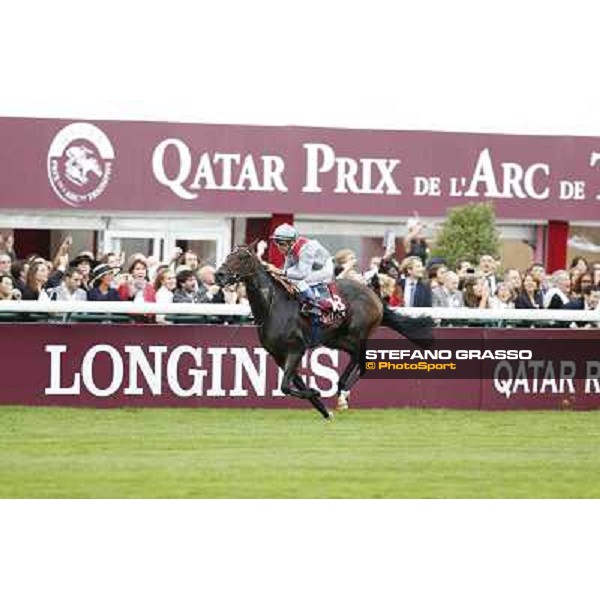 Thierry Jarnet and Treve win the Qatar Prix de l\'Arc de Triomphe Paris,Longchamp racecourse,6th oct,2013 ph.Stefano Grasso
