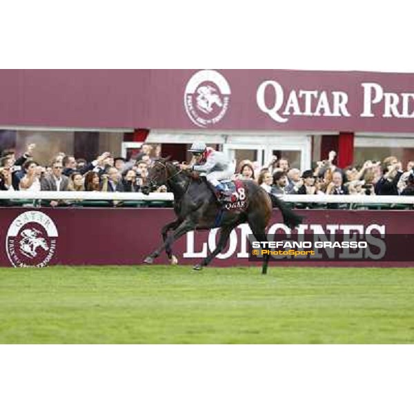 Thierry Jarnet and Treve win the Qatar Prix de l\'Arc de Triomphe Paris,Longchamp racecourse,6th oct,2013 ph.Stefano Grasso