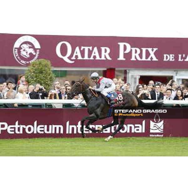 Thierry Jarnet and Treve win the Qatar Prix de l\'Arc de Triomphe Paris,Longchamp racecourse,6th oct,2013 ph.Stefano Grasso