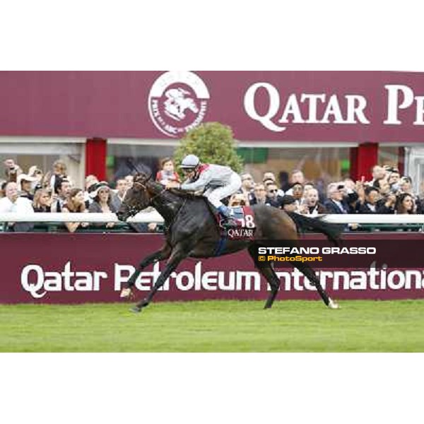 Thierry Jarnet and Treve win the Qatar Prix de l\'Arc de Triomphe Paris,Longchamp racecourse,6th oct,2013 ph.Stefano Grasso