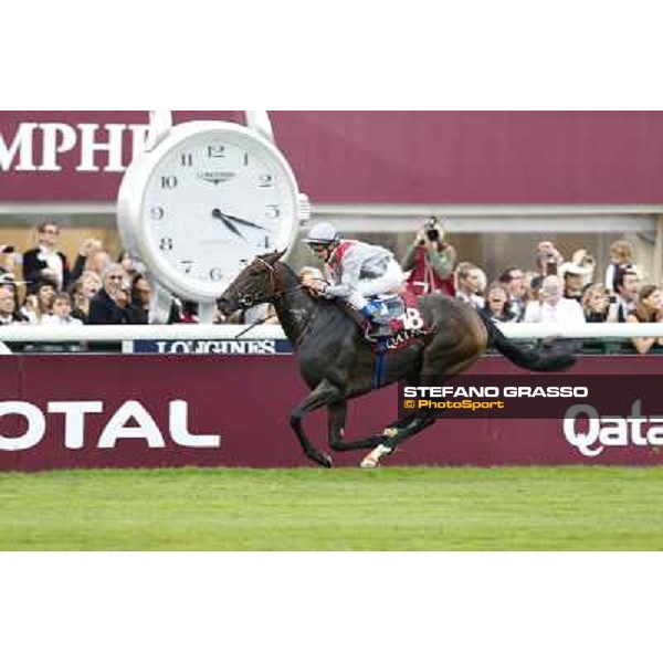 Thierry Jarnet and Treve win the Qatar Prix de l\'Arc de Triomphe Paris,Longchamp racecourse,6th oct,2013 ph.Stefano Grasso