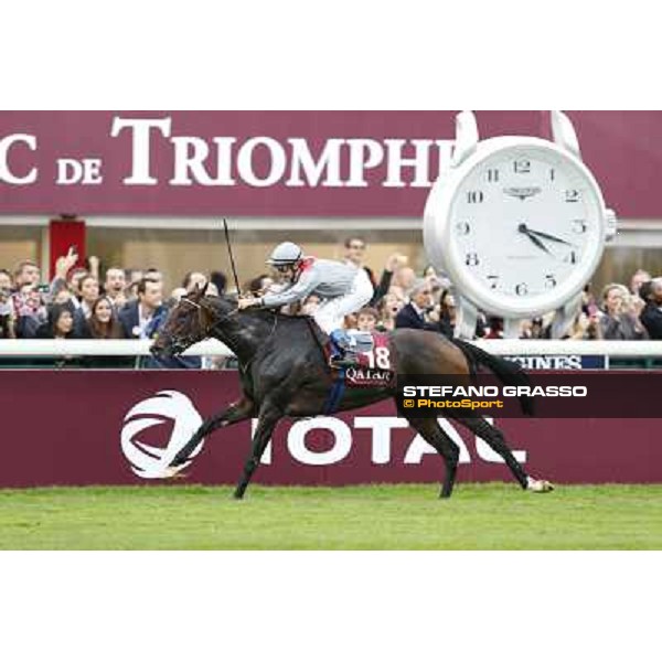 Thierry Jarnet and Treve win the Qatar Prix de l\'Arc de Triomphe Paris,Longchamp racecourse,6th oct,2013 ph.Stefano Grasso