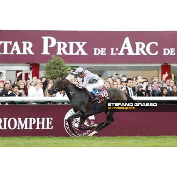 Thierry Jarnet and Treve win the Qatar Prix de l\'Arc de Triomphe Paris,Longchamp racecourse,6th oct,2013 ph.Stefano Grasso