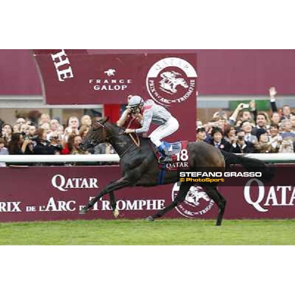 Thierry Jarnet and Treve win the Qatar Prix de l\'Arc de Triomphe Paris,Longchamp racecourse,6th oct,2013 ph.Stefano Grasso