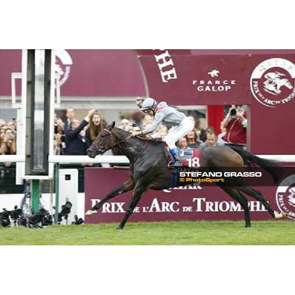 Thierry Jarnet and Treve win the Qatar Prix de l\'Arc de Triomphe Paris,Longchamp racecourse,6th oct,2013 ph.Stefano Grasso