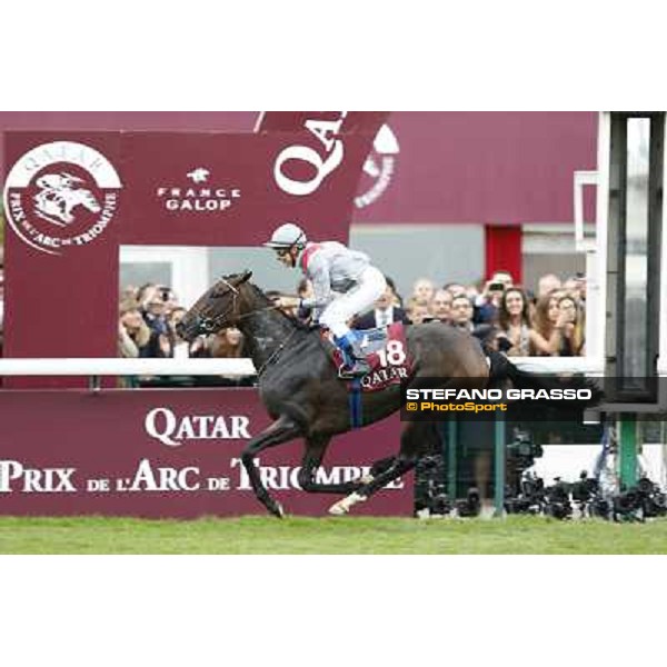 Thierry Jarnet and Treve win the Qatar Prix de l\'Arc de Triomphe Paris,Longchamp racecourse,6th oct,2013 ph.Stefano Grasso