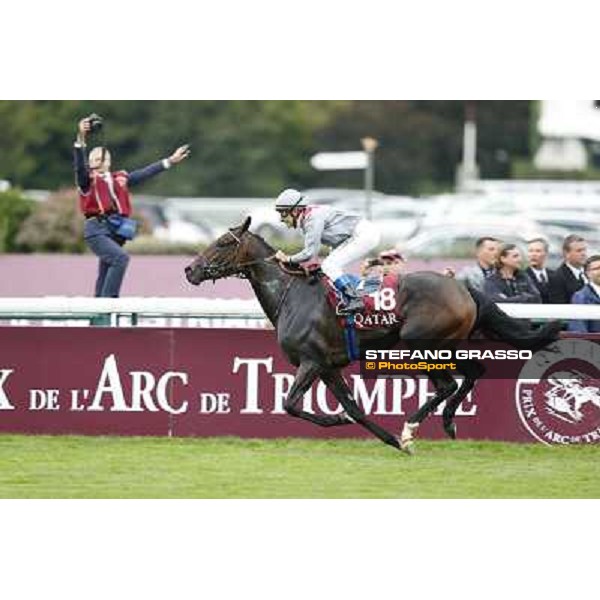 Thierry Jarnet and Treve win the Qatar Prix de l\'Arc de Triomphe Paris,Longchamp racecourse,6th oct,2013 ph.Stefano Grasso