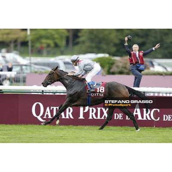 Thierry Jarnet and Treve win the Qatar Prix de l\'Arc de Triomphe Paris,Longchamp racecourse,6th oct,2013 ph.Stefano Grasso