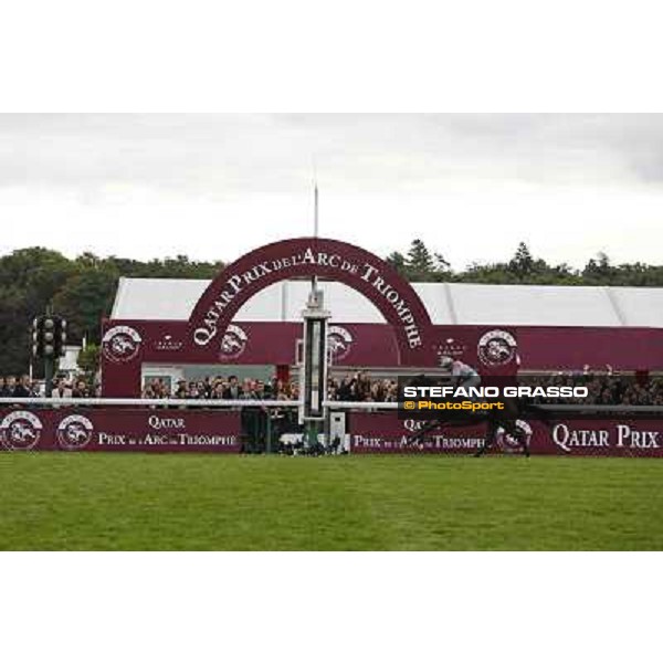 Thierry Jarnet and Treve win the Qatar Prix de l\'Arc de Triomphe Paris,Longchamp racecourse,6th oct,2013 ph.Stefano Grasso
