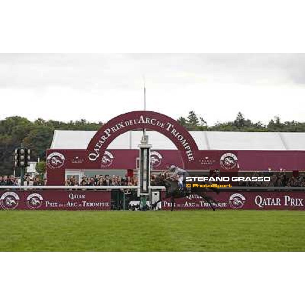 Thierry Jarnet and Treve win the Qatar Prix de l\'Arc de Triomphe Paris,Longchamp racecourse,6th oct,2013 ph.Stefano Grasso