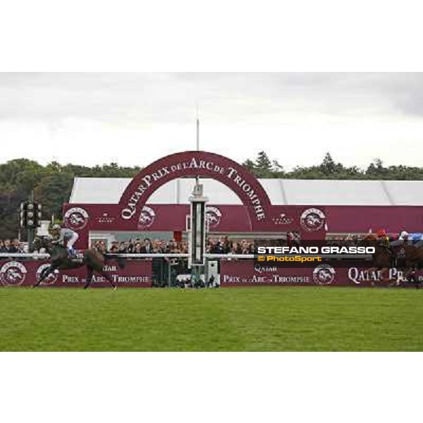 Thierry Jarnet and Treve win the Qatar Prix de l\'Arc de Triomphe Paris,Longchamp racecourse,6th oct,2013 ph.Stefano Grasso