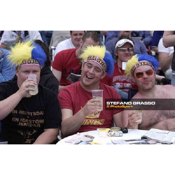 racegoers at Solvalla! Stockholm-Solvalla 28th may 2005 ph. Stefano Grasso
