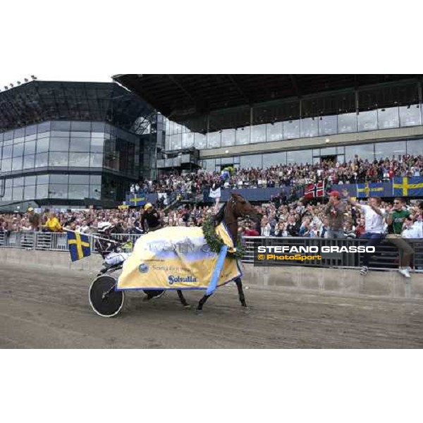 parading for Ove Ohllson with Bellman Toll, winner of Sweden Cup Sony Ericcson Stockholm-Solvalla 28th may 2005 ph. Stefano Grasso