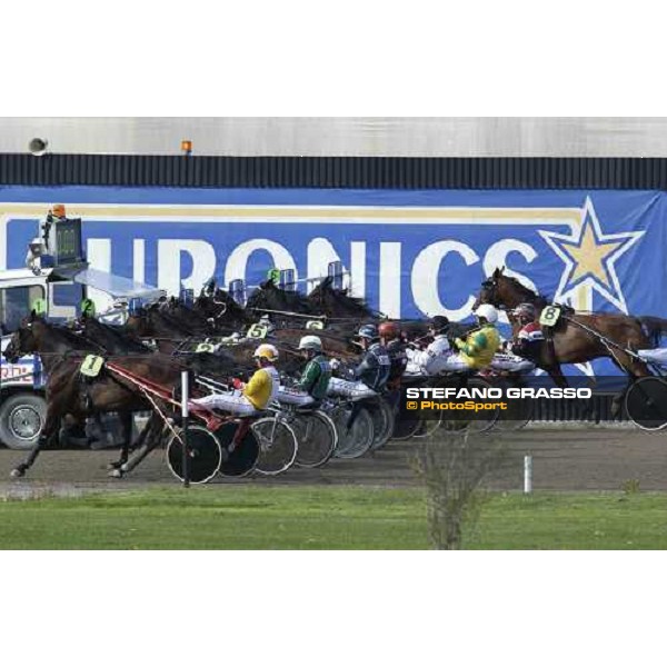 start of Elitlopp final. Steinlager, winner of Elitloppet Statoil 2005, with nr. 1 Stockholm, Solvalla 29th may 2005 ph. Stefano Grasso