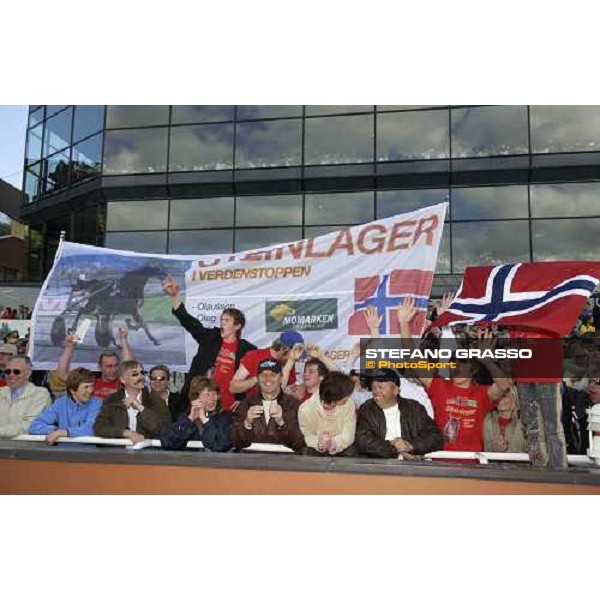 Norvegian supporters of Steinlager, winner of Elitloppet Statoil 2005 Stockholm, Solvalla 29th may 2005 ph. Stefano Grasso