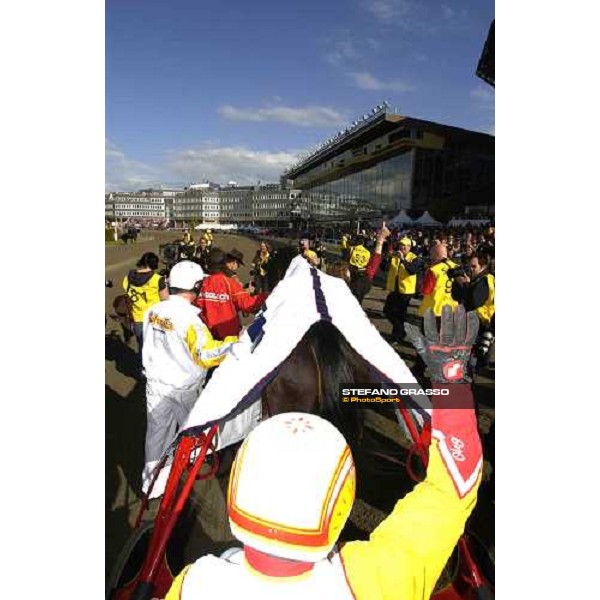Per Oleg Midtfjeld with Steinlager, winner of Elitloppet Statoil 2005, parading in front of 35.000 racegoers Stockholm, Solvalla 29th may 2005 ph. Stefano Grasso