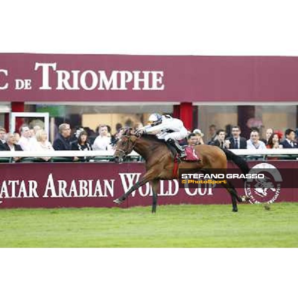 Eduardo Pedroza with Altano wins the Qatar Prix du Cadran Paris,Longchamp racecourse,6th oct.2013 ph.Stefano Grasso