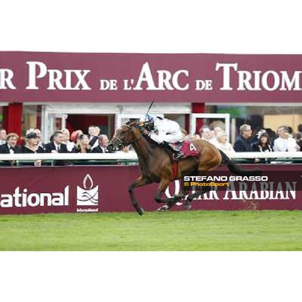 Eduardo Pedroza with Altano wins the Qatar Prix du Cadran Paris,Longchamp racecourse,6th oct.2013 ph.Stefano Grasso