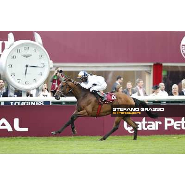 Eduardo Pedroza with Altano wins the Qatar Prix du Cadran Paris,Longchamp racecourse,6th oct.2013 ph.Stefano Grasso
