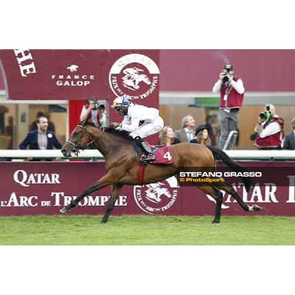 Eduardo Pedroza with Altano wins the Qatar Prix du Cadran Paris,Longchamp racecourse,6th oct.2013 ph.Stefano Grasso