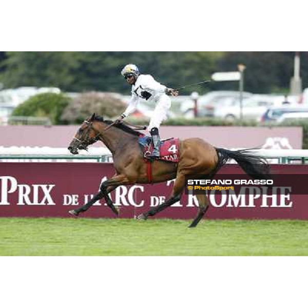 Eduardo Pedroza with Altano wins the Qatar Prix du Cadran Paris,Longchamp racecourse,6th oct.2013 ph.Stefano Grasso