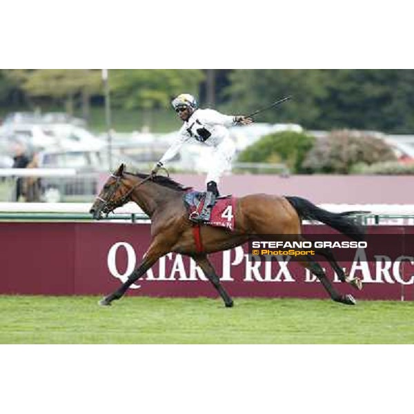 Eduardo Pedroza with Altano wins the Qatar Prix du Cadran Paris,Longchamp racecourse,6th oct.2013 ph.Stefano Grasso