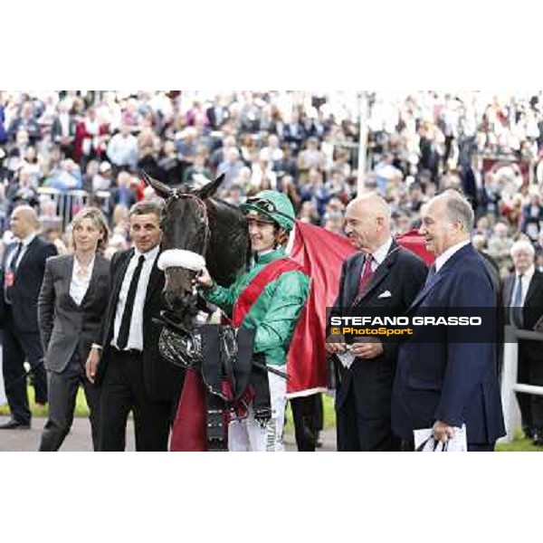 Price giving ceremony for Dalkala and her winning connection Paris,Longchamp racecourse,6th oct,2013 ph.Stefano Grasso