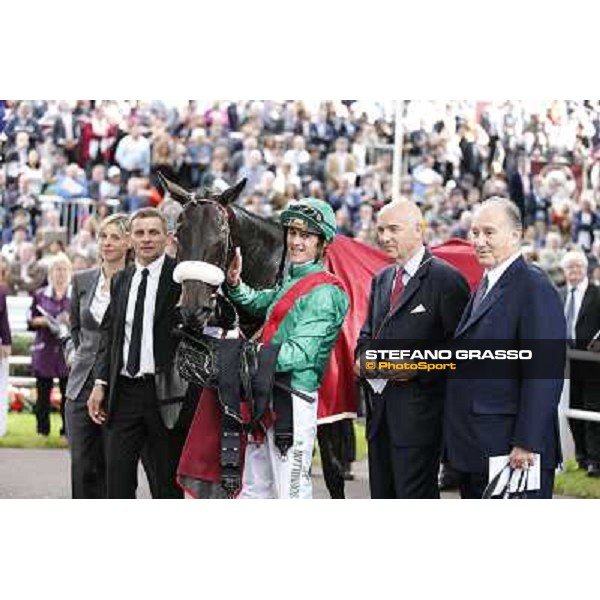 Price giving ceremony for Dalkala and her winning connection Paris,Longchamp racecourse,6th oct,2013 ph.Stefano Grasso