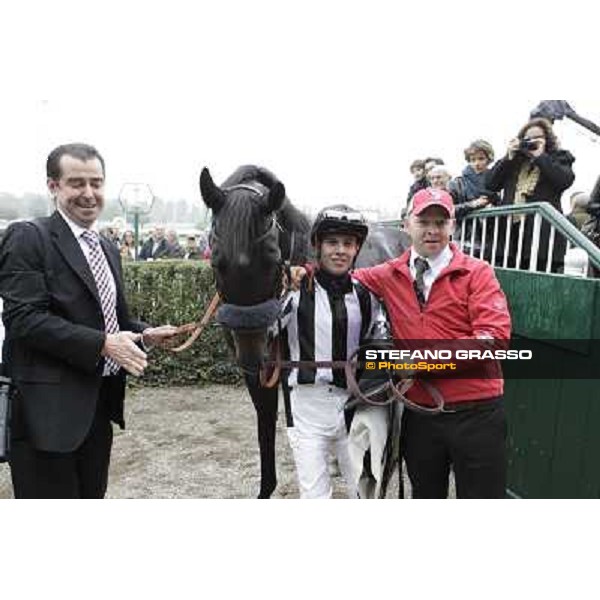 Cristian Demuro on Nabucco with Peter Franceschini and the groom after winning the Premio del Piazzale Milano,San Siro racecourse,20th oct.2013 ph.Stefano Grasso