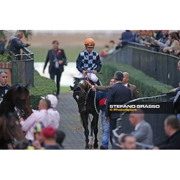 the winning connection of Saint Bernard after the triumph in the Premio Ribot Roma,Capannelle racecourse,3rd nov.2013 ph.Stefano Grasso