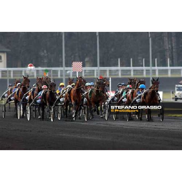 Prix du Bois de Vincennes first passage Yatzy Brodda leads, Daguet Rapide at left, behind MAlabar Circle As (T.Jansson) Paris Vincennes febr.28 2004 ph.Stefano Grasso