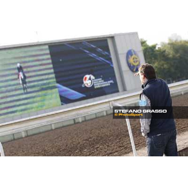 morning worksout - Richard Hannon jr. watching Richard Hughes on Sky Lantern Hong Kong,Sha Tin racecourse,6th dec.2013 ph.Stefano Grasso