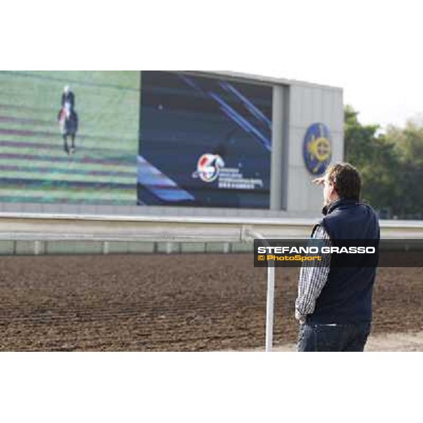 morning worksout - Richard Hannon jr. watching Richard Hughes on Sky Lantern Hong Kong,Sha Tin racecourse,6th dec.2013 ph.Stefano Grasso