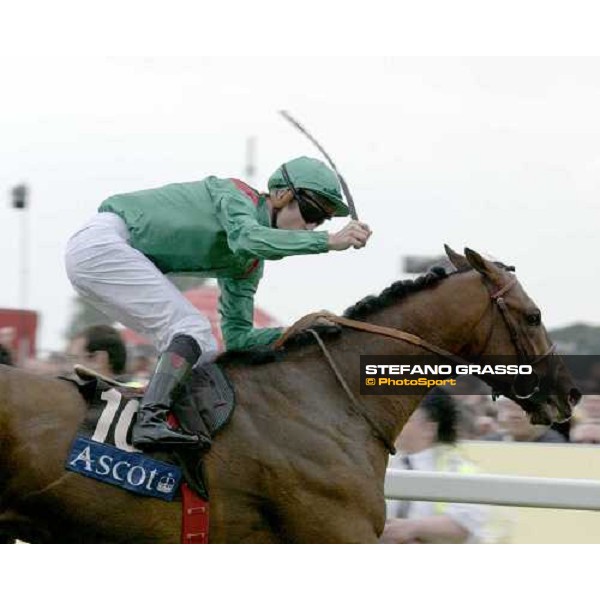  Christophe Soumillon on Valixir triumphs in the The Queen Anne Stakes York, 14th june 2005 ph. Stefano Grasso