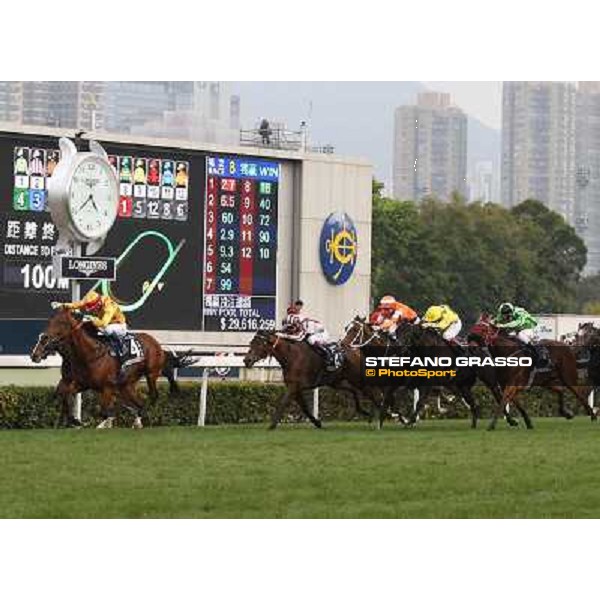 Douglas Whyte and Akeed Mofeed win the Longines Hong Kong Cup Hong Kong-Sha Tin racecourse,8th dec.2013 ph.Stefano Grasso/Longines