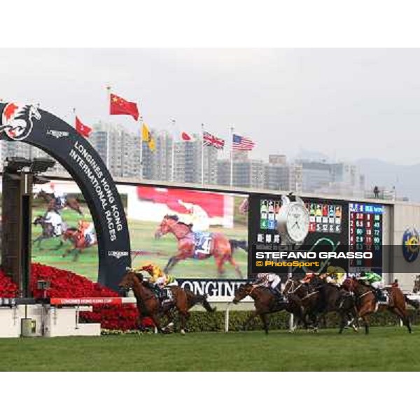 Douglas Whyte and Akeed Mofeed win the Longines Hong Kong Cup Hong Kong-Sha Tin racecourse,8th dec.2013 ph.Stefano Grasso/Longines