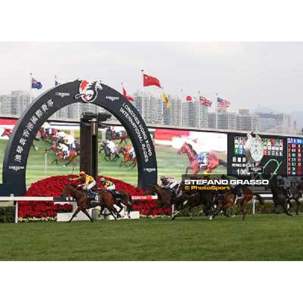 Douglas Whyte and Akeed Mofeed win the Longines Hong Kong Cup Hong Kong-Sha Tin racecourse,8th dec.2013 ph.Stefano Grasso/Longines