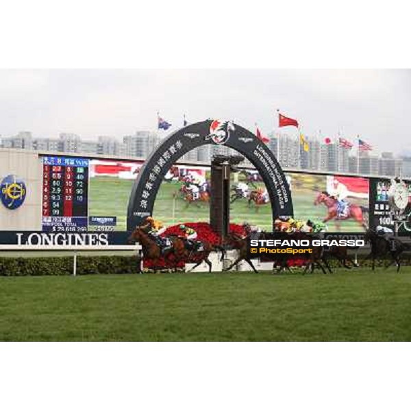 Douglas Whyte and Akeed Mofeed win the Longines Hong Kong Cup Hong Kong-Sha Tin racecourse,8th dec.2013 ph.Stefano Grasso/Longines